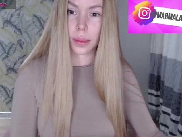 Foxymoxy19 live cam on BongaCams