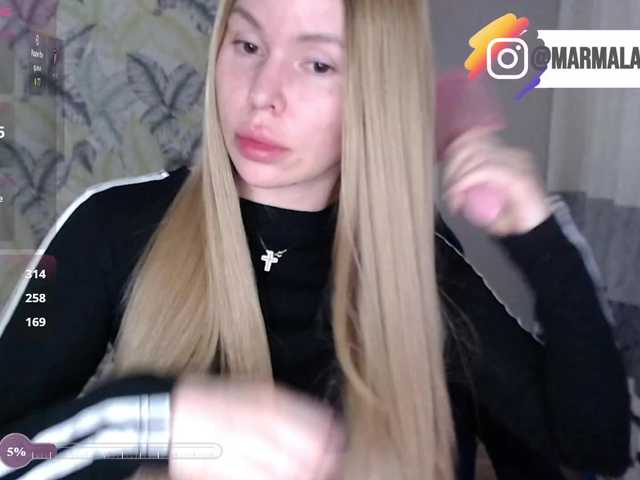 Foxymoxy19 live cam on BongaCams