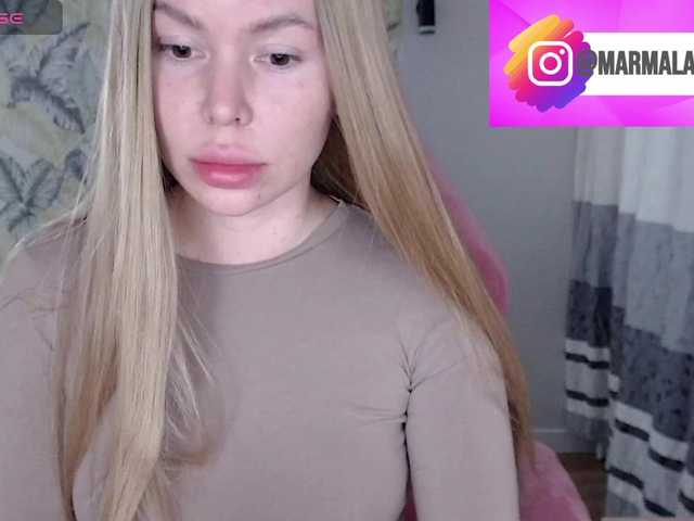Foxymoxy19 live cam on BongaCams