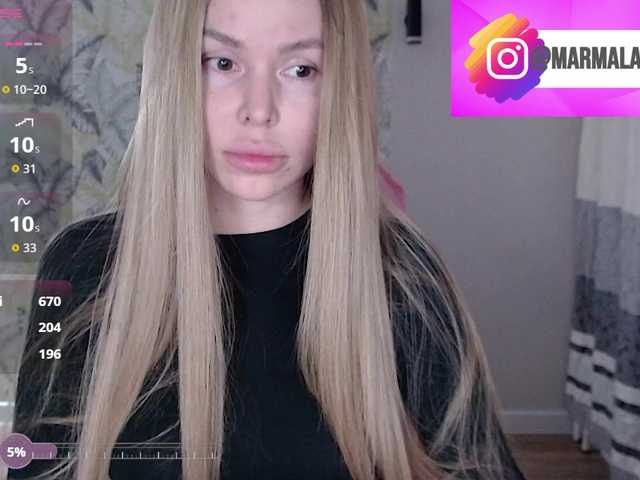 Foxymoxy19's BongaCams show and profile