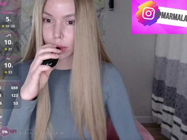 Foxymoxy19's BongaCams show and profile