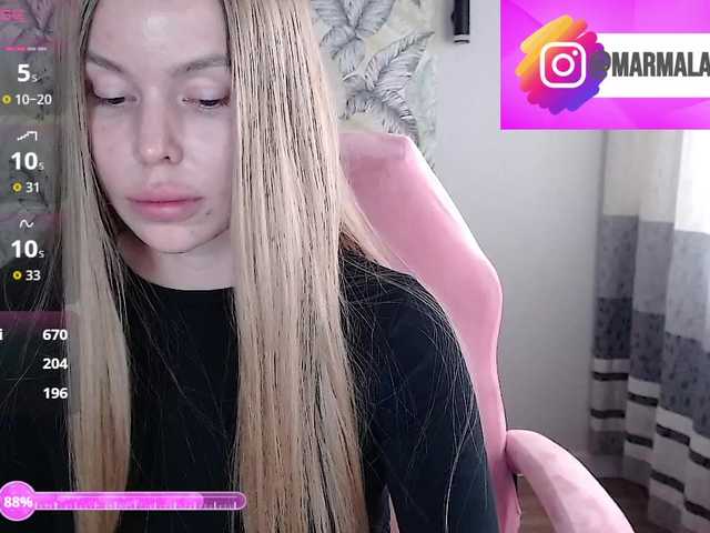 Foxymoxy19's BongaCams show and profile