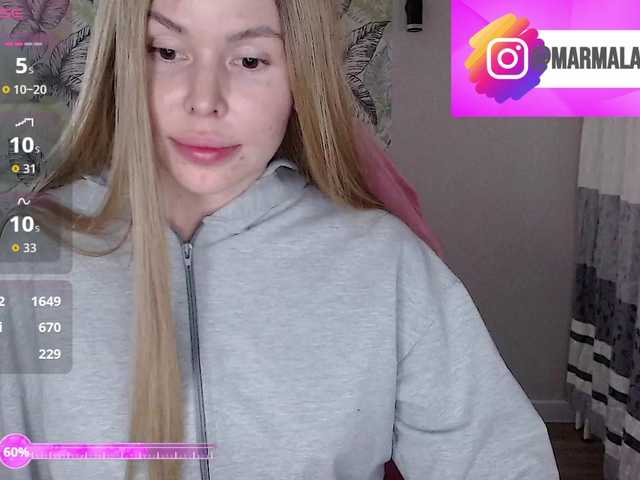 Foxymoxy19's BongaCams show and profile