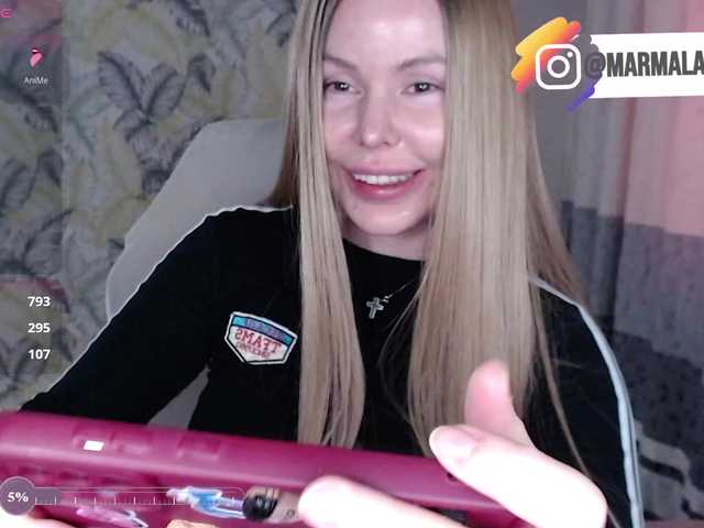 Foxymoxy19 live cam on BongaCams