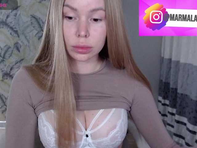 Foxymoxy19 live cam on BongaCams