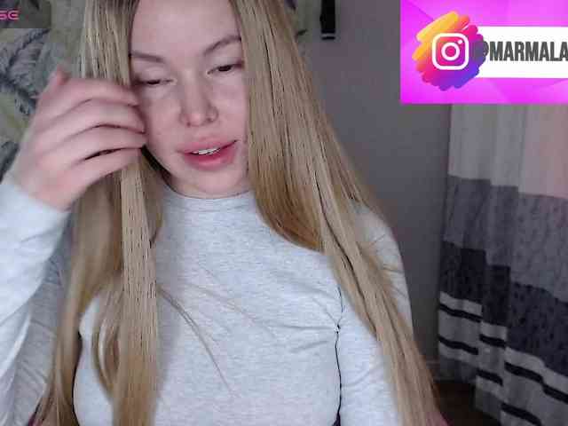 Foxymoxy19 Live Webcam on BongaCams