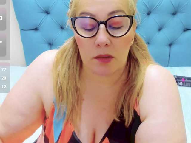 Nayla-Garner's BongaCams show and profile