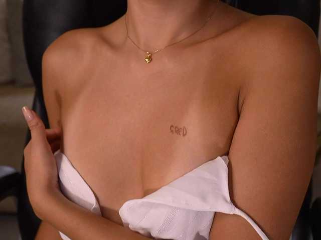 NaomiSainz live webcam show