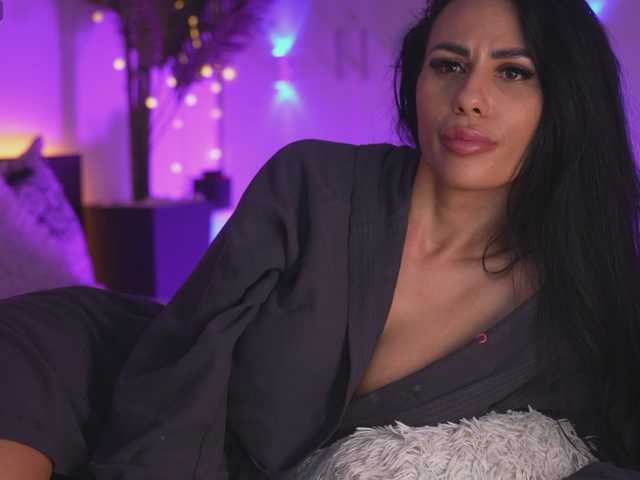 Antoniagold's BongaCams show and profile