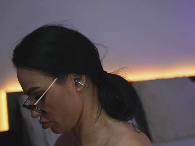 Antoniagold live cam on BongaCams