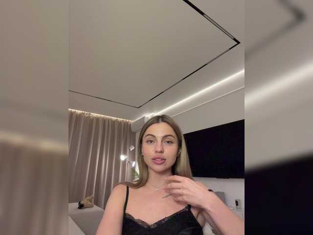 le modèle Nataliecroys est en webcam porno dans un show sur le site bongacams, il possède les tags suivants: White/Caucasian,Blonde,Shaved