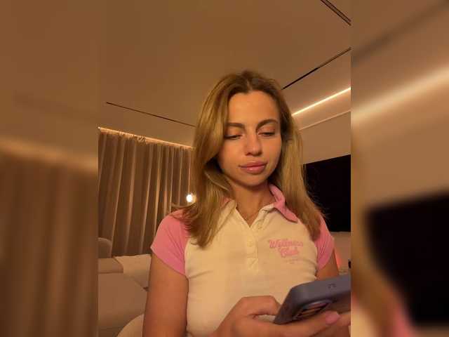Nataliecroys live webcam show