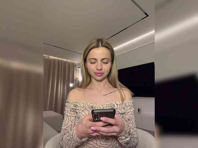 Nataliecroys webcam