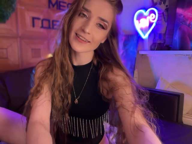 CandyBoom's BongaCams show and profile