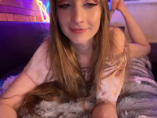 CandyBoom's BongaCams show and profile