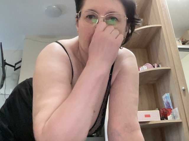 HotMilfPussy's BongaCams show and profile