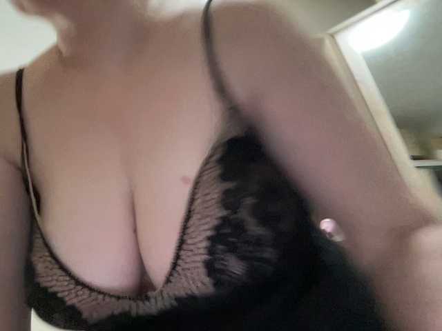 HotMilfPussy live cam on BongaCams