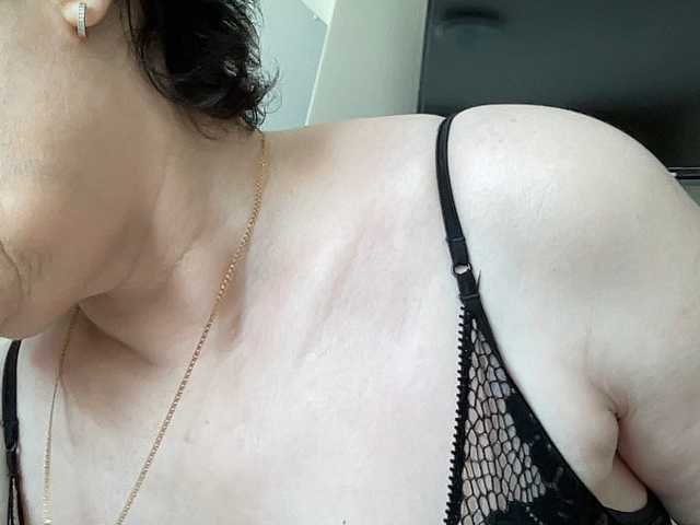 HotMilfPussy's BongaCams show and profile