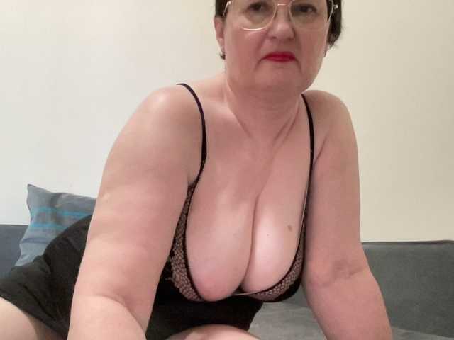 HotMilfPussy live webcam show
