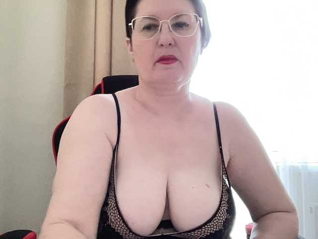 HotMilfPussy live cam on BongaCams