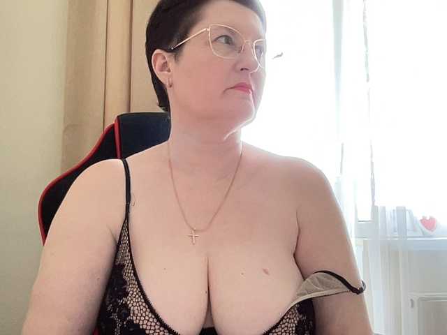 HotMilfPussy live cam on BongaCams