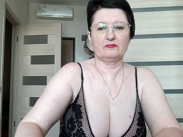 HotMilfPussy live cam on BongaCams