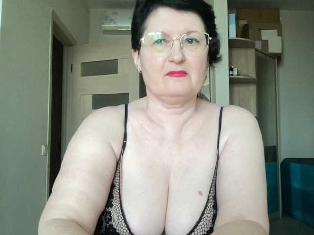 HotMilfPussy live cam on BongaCams