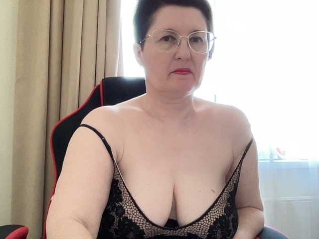 HotMilfPussy live cam on BongaCams