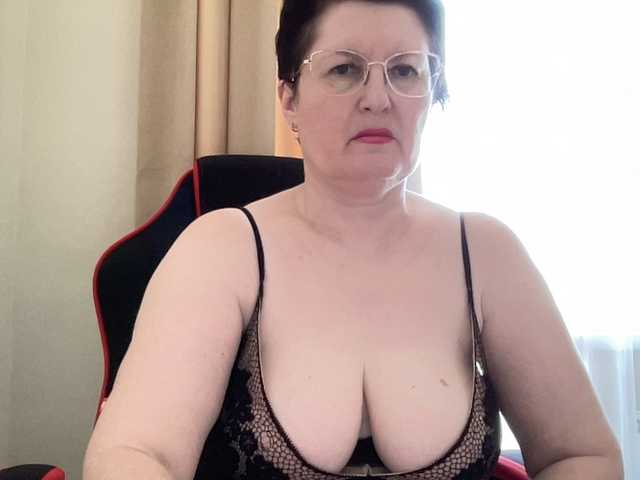 HotMilfPussy live cam on BongaCams