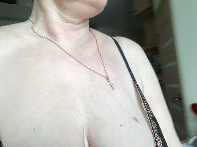 HotMilfPussy live cam on UnifiedCams