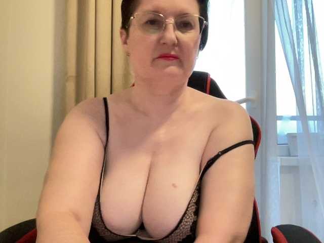 HotMilfPussy live webcam show