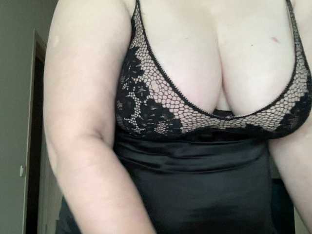 HotMilfPussy webcam model