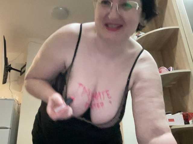 HotMilfPussy webcam model