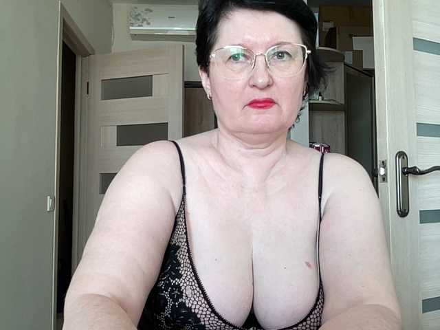 HotMilfPussy, en directo ahora en BongaCams