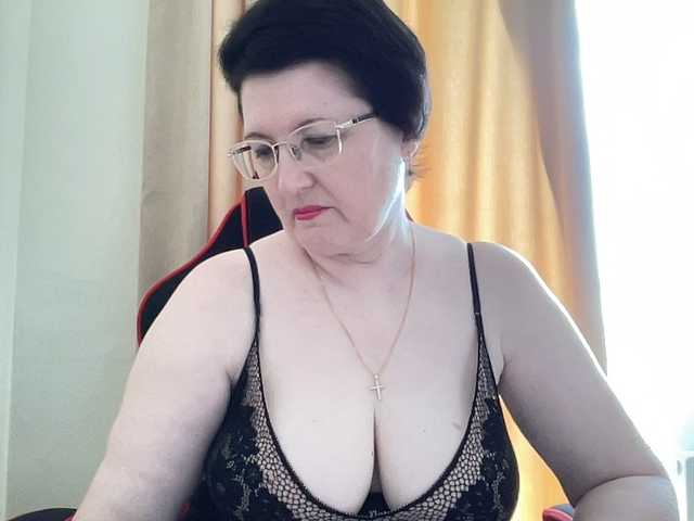 HotMilfPussy live cam on BongaCams