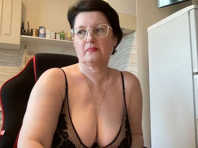 модель HotMilfPussy
