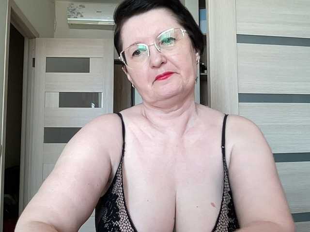 HotMilfPussy live webcam show