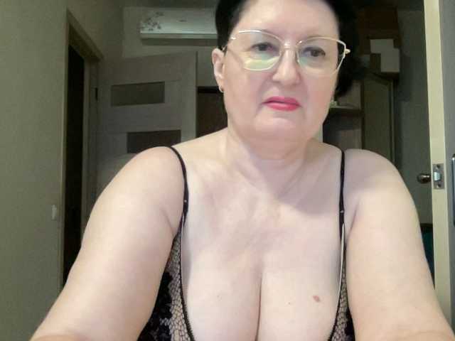 HotMilfPussy, en directo ahora en BongaCams