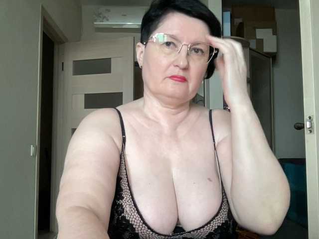 HotMilfPussy live cam on BongaCams