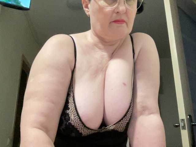 HotMilfPussy live cam on BongaCams