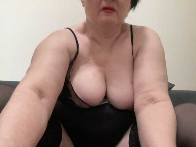 HotMilfPussy live cam on BongaCams