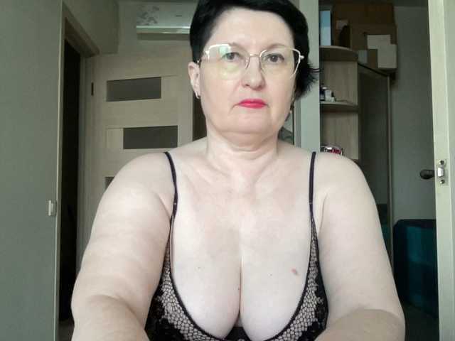 HotMilfPussy live cam on BongaCams