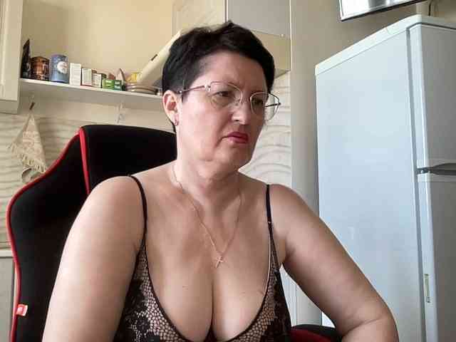 HotMilfPussy webcam