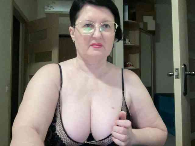 HotMilfPussy webcam