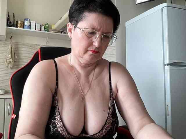 HotMilfPussy webcam