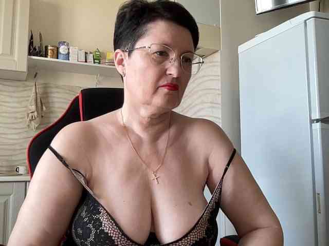 HotMilfPussy webcam