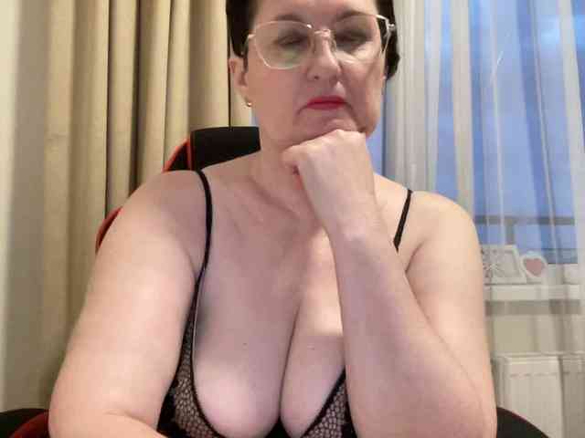HotMilfPussy webcam