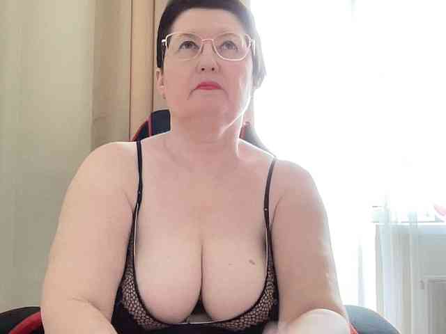 HotMilfPussy webcam