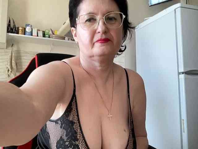 HotMilfPussy webcam