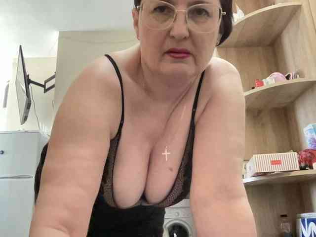 Модель: HotMilfPussy